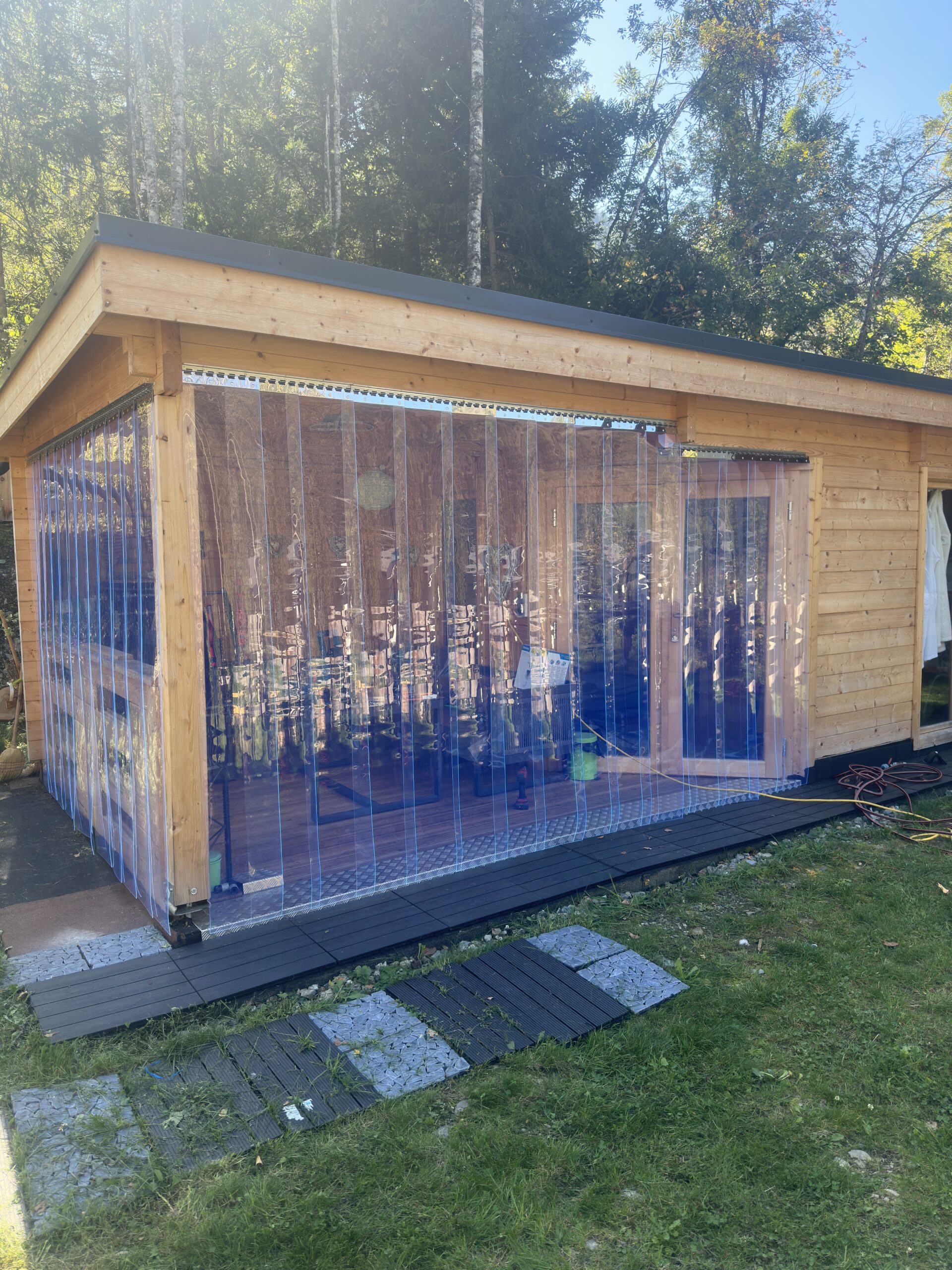 PVC-Streifenvorhang als Windschutz